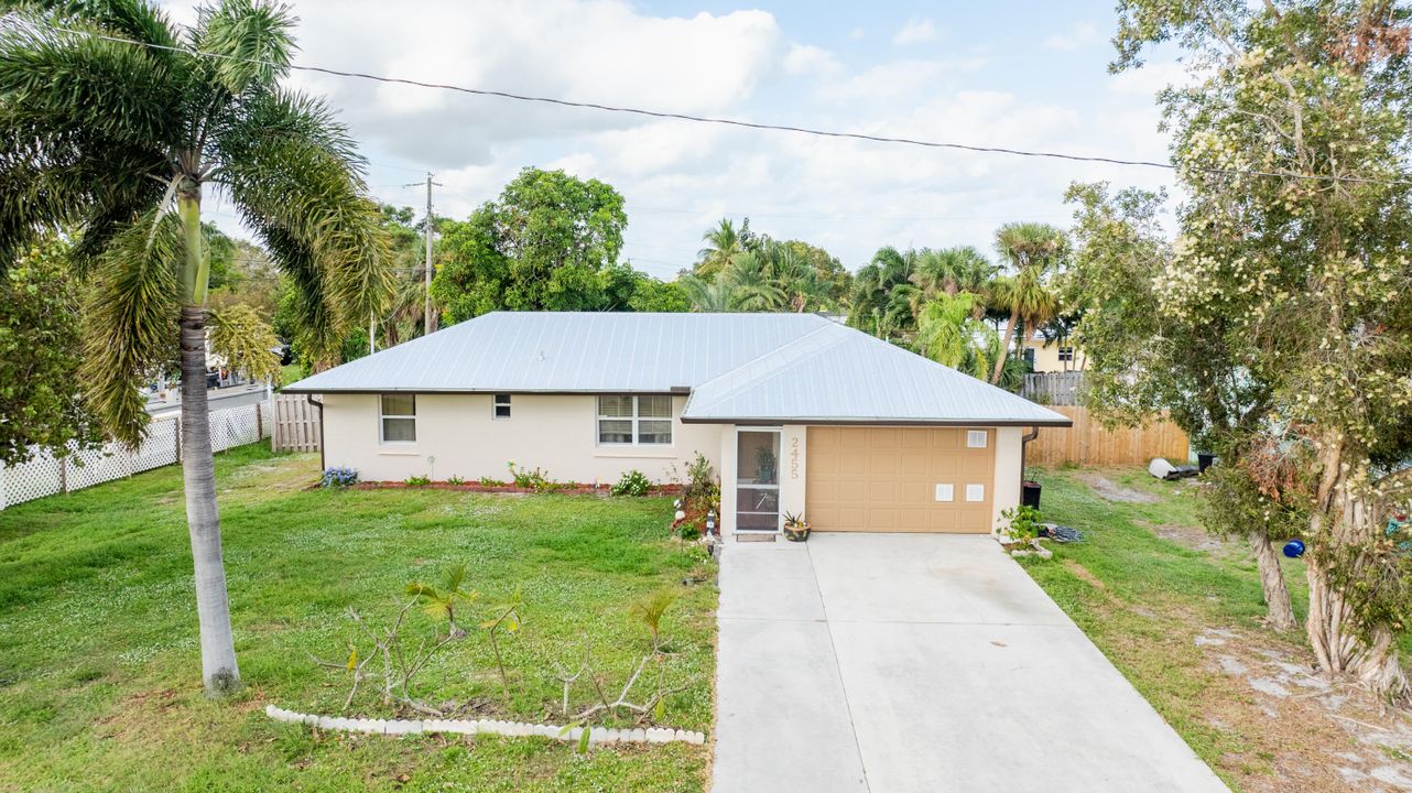 For Sale: $415,000 (3 beds, 2 baths, 1100 Square Feet)