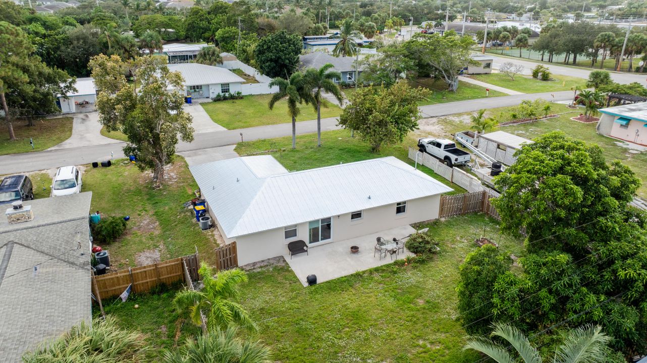 For Sale: $415,000 (3 beds, 2 baths, 1100 Square Feet)