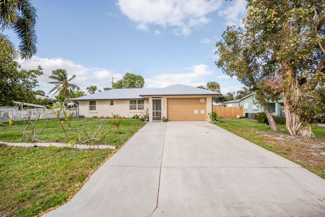 For Sale: $415,000 (3 beds, 2 baths, 1100 Square Feet)