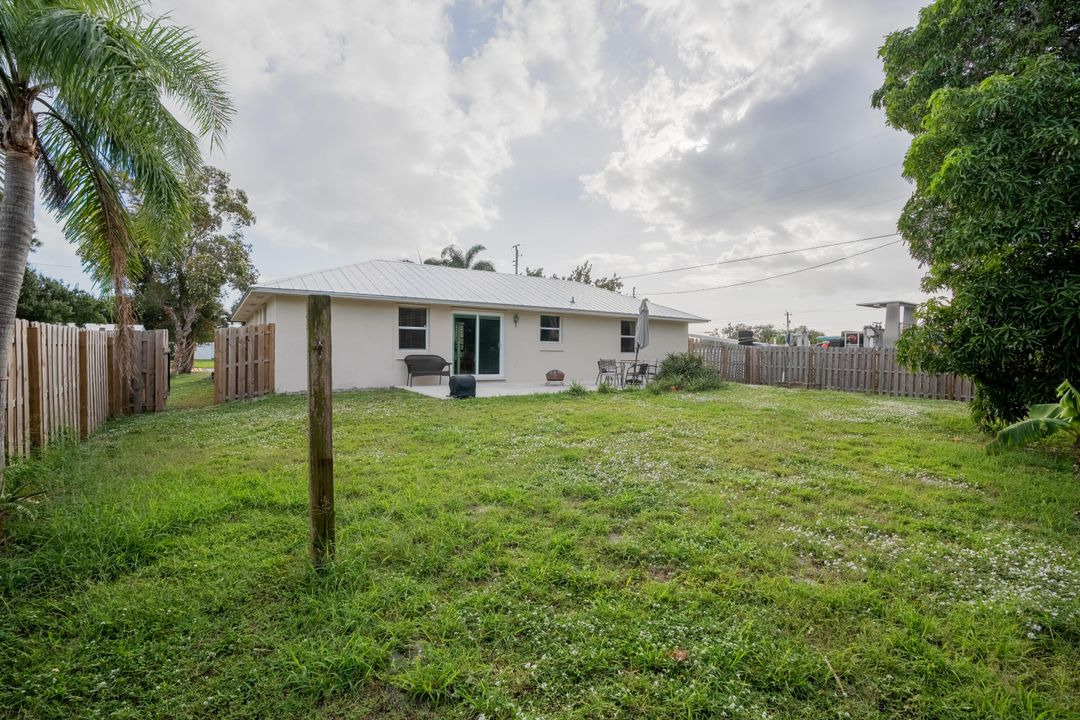 For Sale: $415,000 (3 beds, 2 baths, 1100 Square Feet)