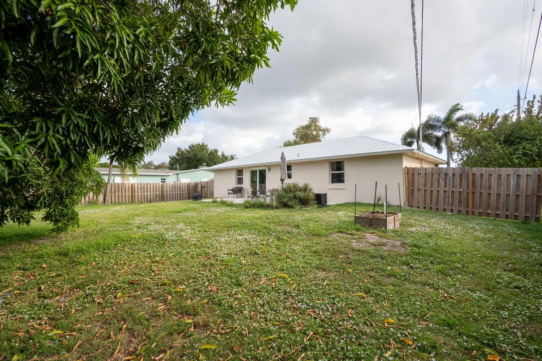 For Sale: $415,000 (3 beds, 2 baths, 1100 Square Feet)