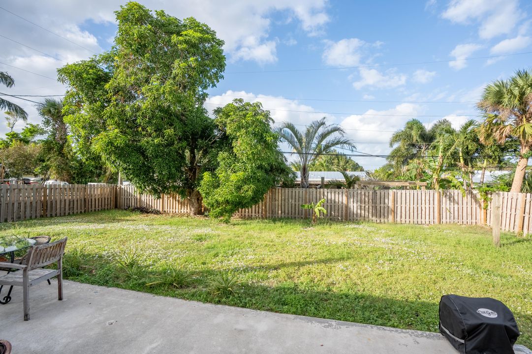 For Sale: $415,000 (3 beds, 2 baths, 1100 Square Feet)