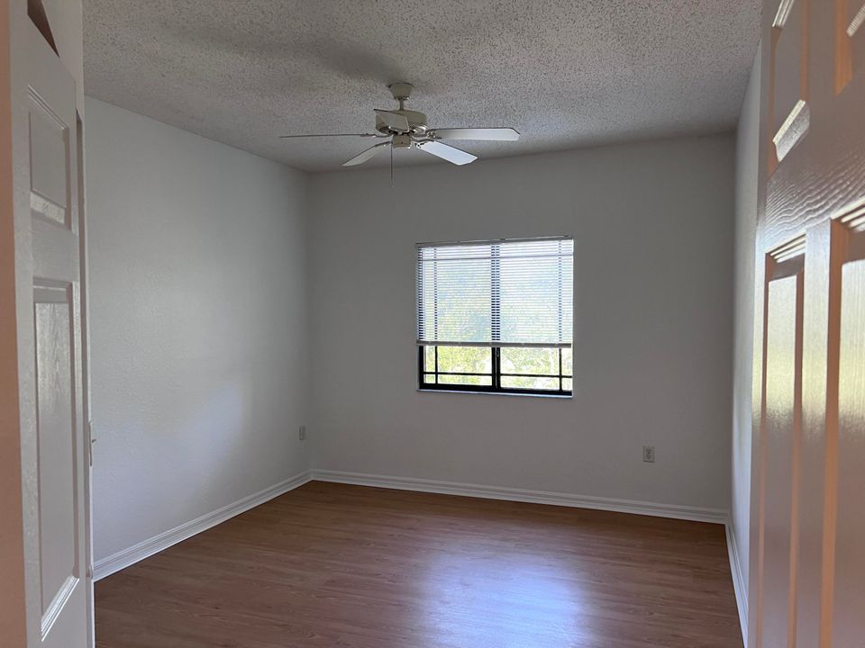 For Rent: $1,950 (1 beds, 1 baths, 819 Square Feet)