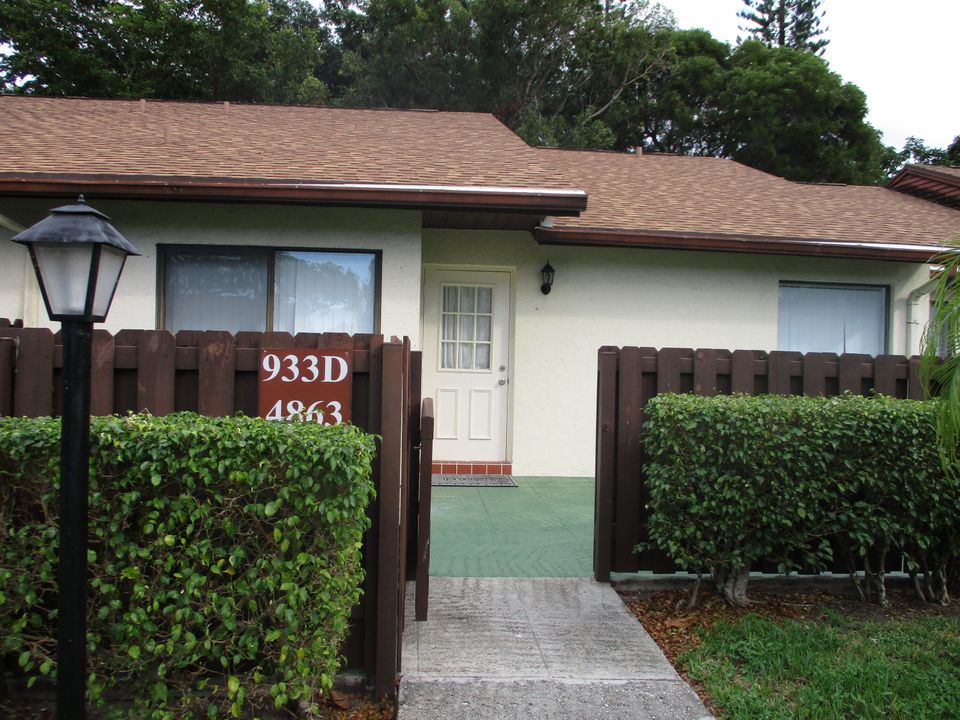 For Sale: $319,000 (2 beds, 2 baths, 1370 Square Feet)