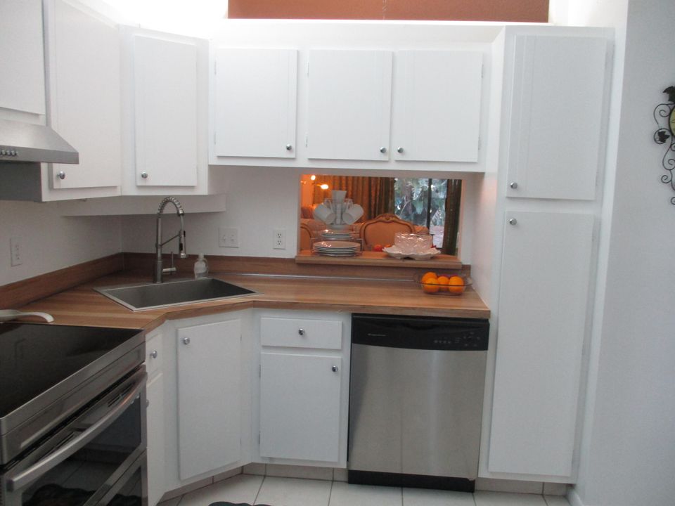 For Sale: $319,000 (2 beds, 2 baths, 1370 Square Feet)