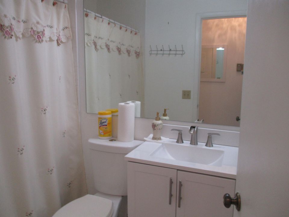 For Sale: $319,000 (2 beds, 2 baths, 1370 Square Feet)