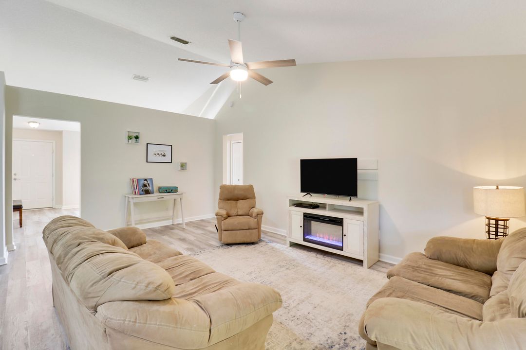 For Sale: $365,000 (4 beds, 2 baths, 1499 Square Feet)