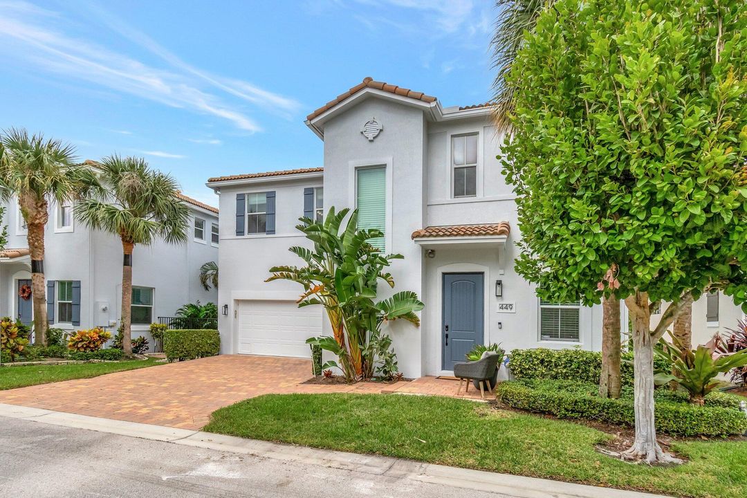 For Sale: $750,000 (3 beds, 2 baths, 2094 Square Feet)