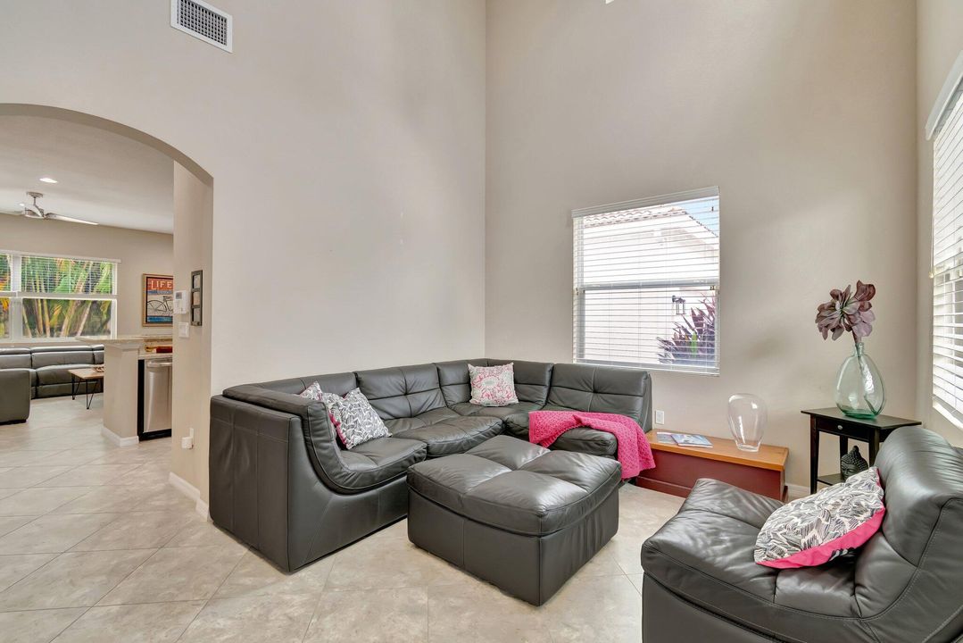 For Sale: $750,000 (3 beds, 2 baths, 2094 Square Feet)