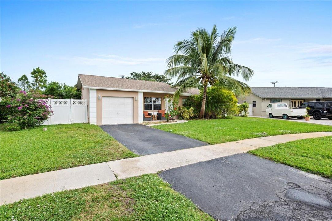 For Sale: $498,000 (3 beds, 2 baths, 1087 Square Feet)