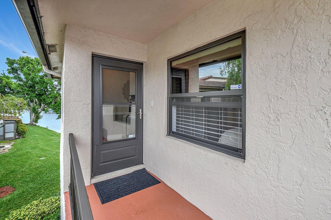 For Sale: $349,000 (2 beds, 2 baths, 1216 Square Feet)