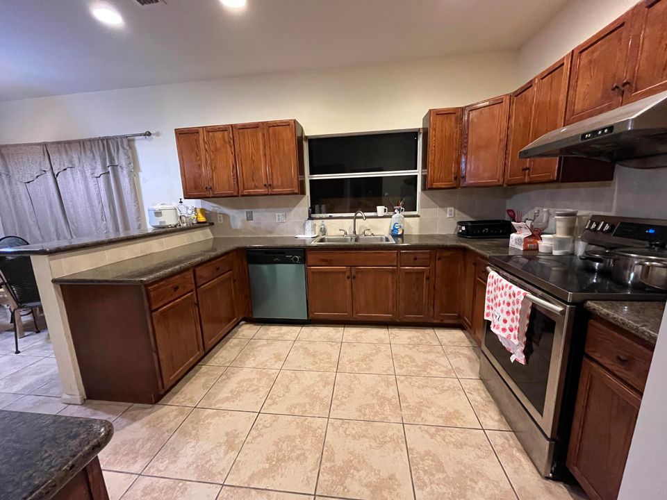 For Rent: $2,600 (4 beds, 3 baths, 2900 Square Feet)