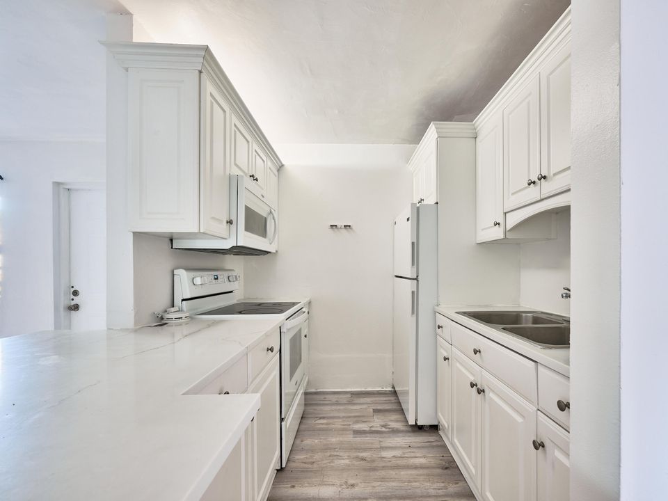 For Sale: $189,000 (2 beds, 2 baths, 864 Square Feet)