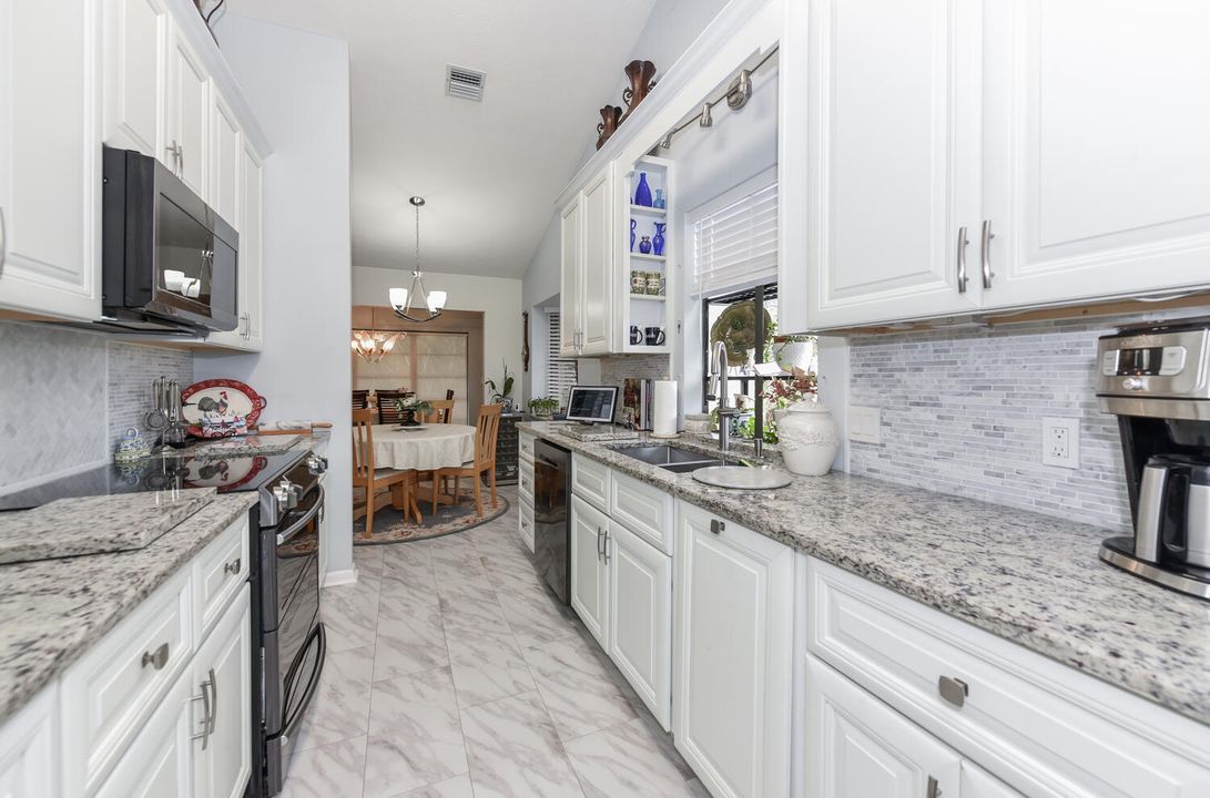 For Sale: $497,000 (2 beds, 2 baths, 1712 Square Feet)