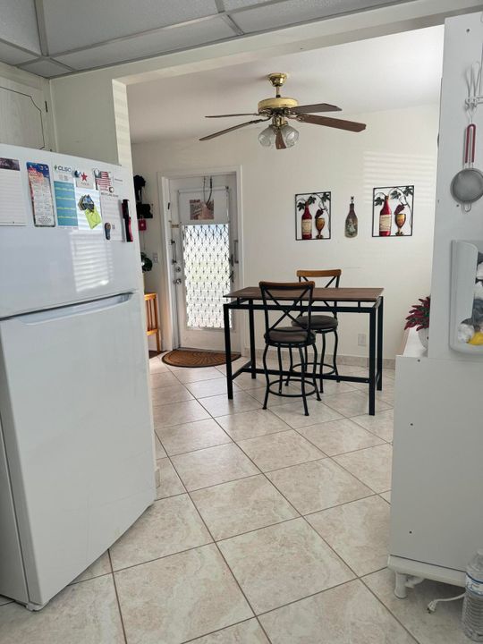 For Sale: $109,000 (2 beds, 2 baths, 880 Square Feet)