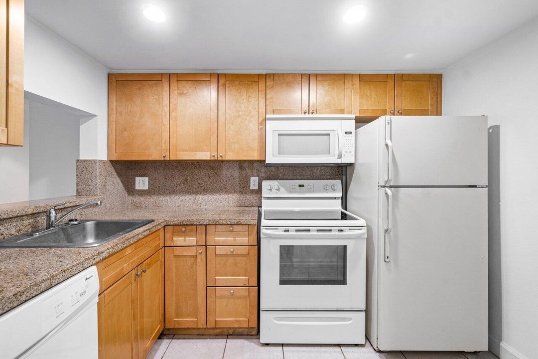 For Rent: $1,850 (1 beds, 1 baths, 715 Square Feet)