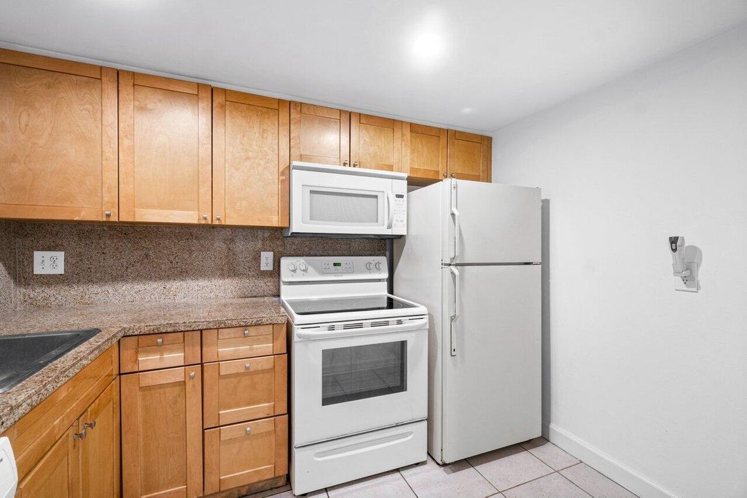 For Rent: $1,850 (1 beds, 1 baths, 715 Square Feet)