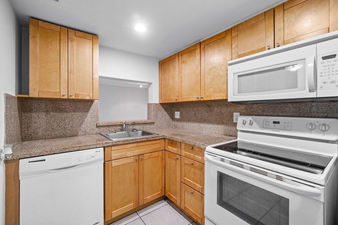 For Rent: $1,850 (1 beds, 1 baths, 715 Square Feet)