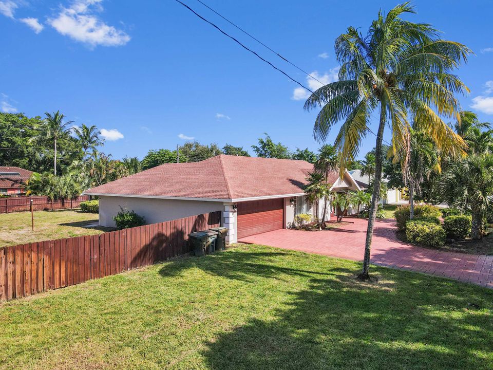 For Sale: $1,500,000 (5 beds, 3 baths, 2519 Square Feet)