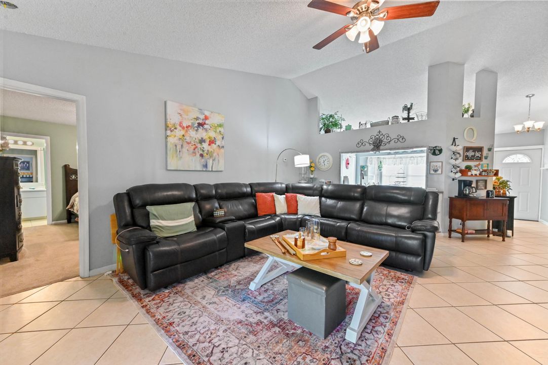 For Sale: $549,900 (3 beds, 2 baths, 1248 Square Feet)