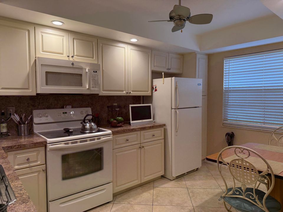 For Sale: $209,000 (2 beds, 2 baths, 1185 Square Feet)