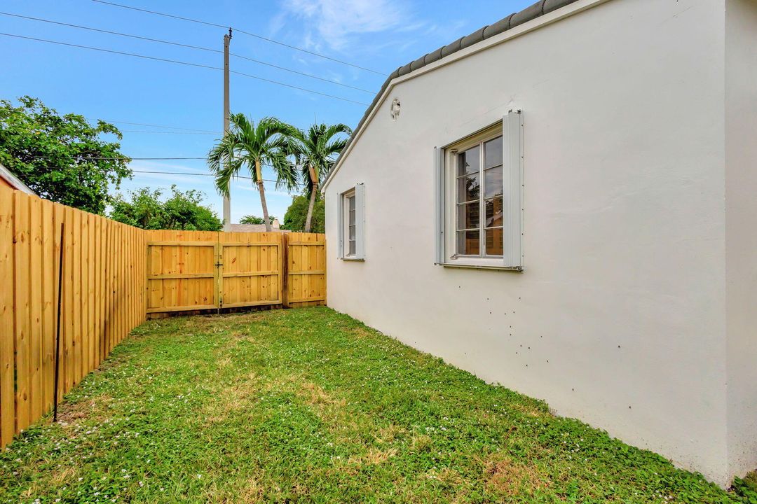 For Sale: $640,000 (3 beds, 2 baths, 1135 Square Feet)