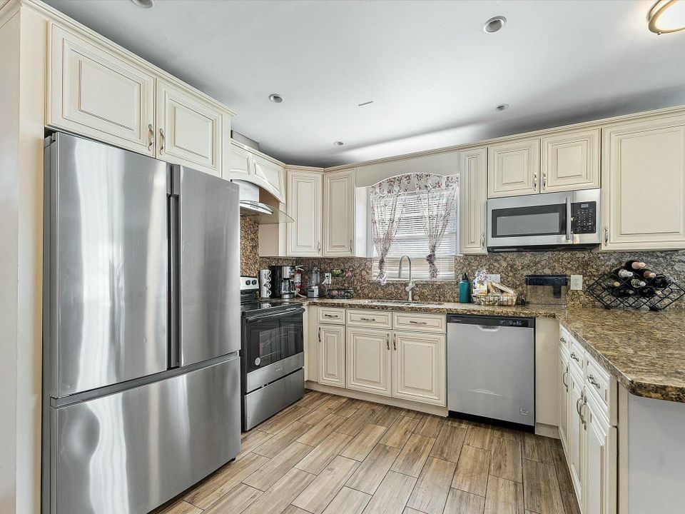 For Sale: $429,900 (3 beds, 2 baths, 1248 Square Feet)