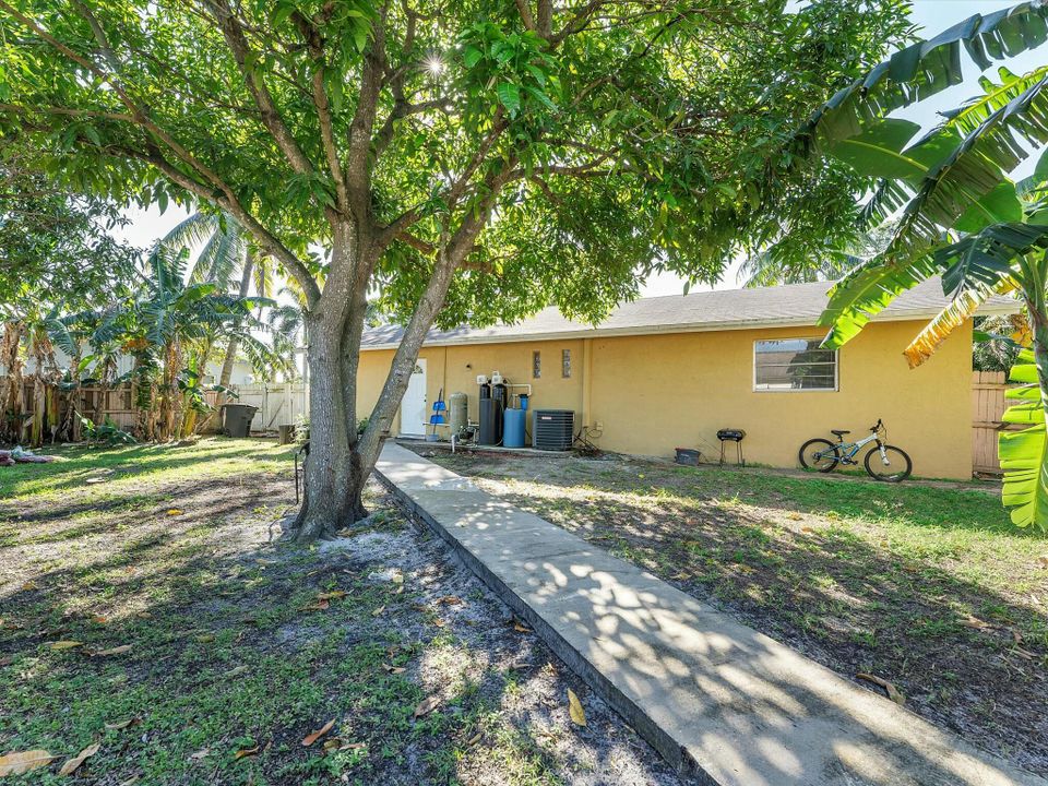 For Sale: $429,900 (3 beds, 2 baths, 1248 Square Feet)