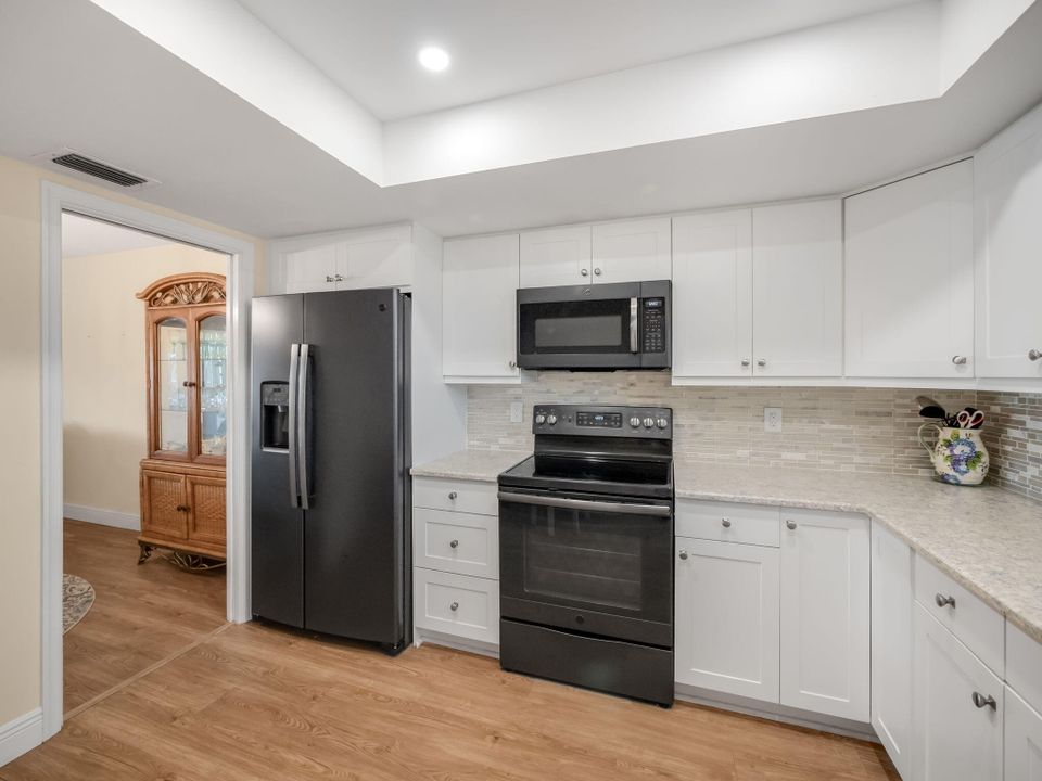 For Sale: $265,000 (2 beds, 2 baths, 1416 Square Feet)