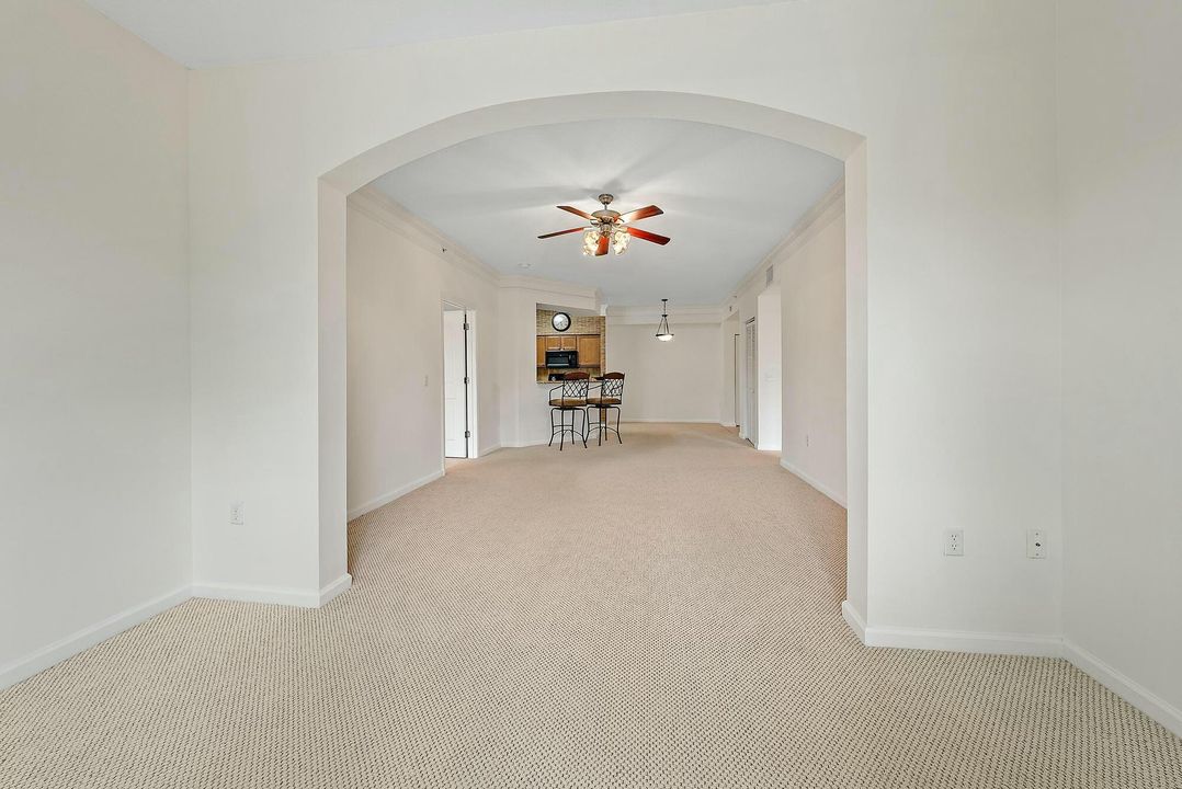 For Sale: $354,900 (2 beds, 2 baths, 1213 Square Feet)