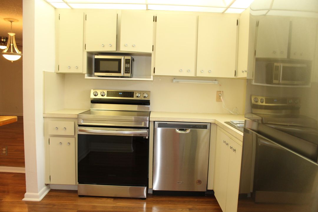 For Sale: $90,000 (1 beds, 1 baths, 866 Square Feet)