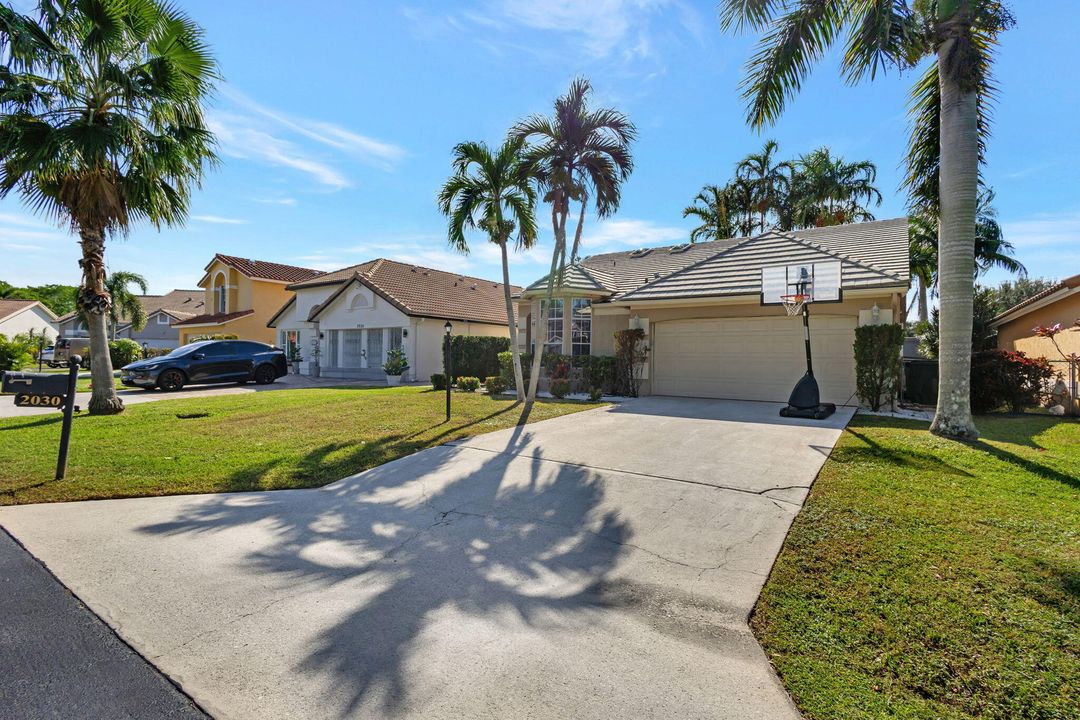 For Sale: $550,000 (3 beds, 2 baths, 1584 Square Feet)