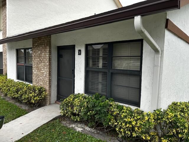 For Rent: $2,300 (2 beds, 2 baths, 1094 Square Feet)