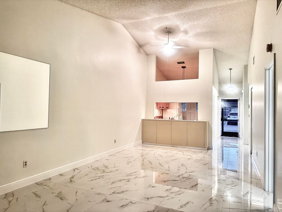 For Rent: $2,300 (2 beds, 2 baths, 1094 Square Feet)