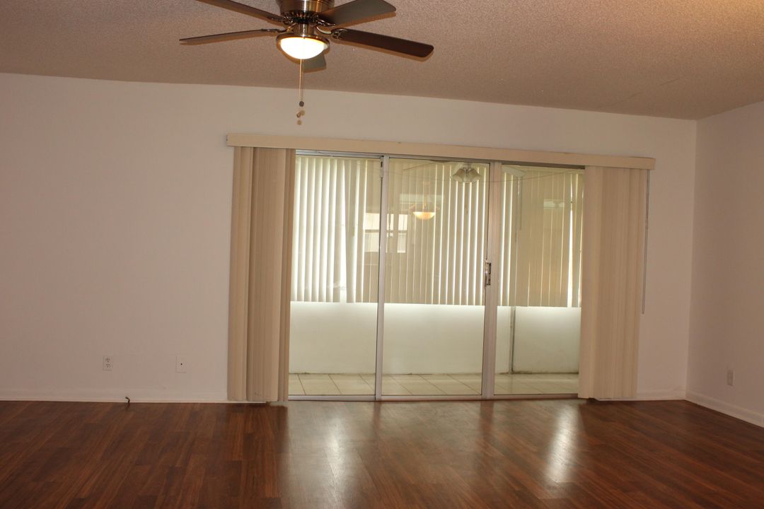 For Sale: $90,000 (1 beds, 1 baths, 866 Square Feet)