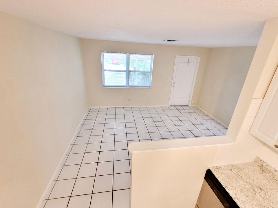 For Rent: $2,500 (3 beds, 1 baths, 1085 Square Feet)