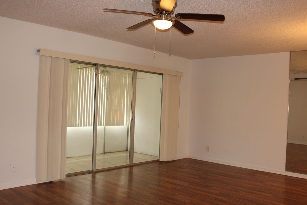 For Sale: $90,000 (1 beds, 1 baths, 866 Square Feet)