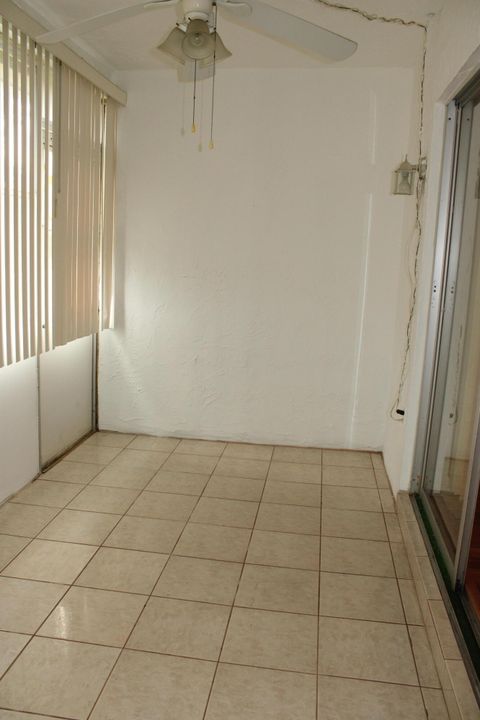 For Sale: $90,000 (1 beds, 1 baths, 866 Square Feet)