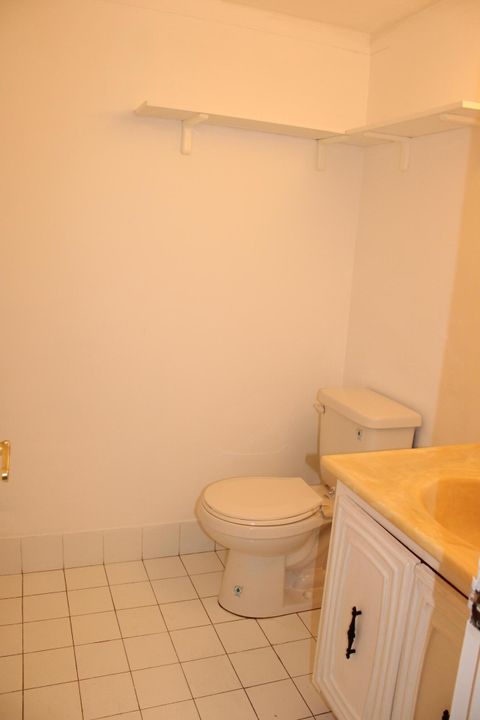 For Sale: $90,000 (1 beds, 1 baths, 866 Square Feet)