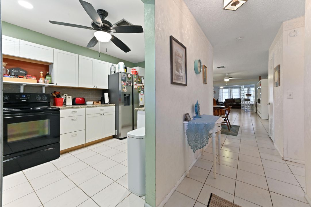 For Sale: $199,900 (2 beds, 2 baths, 1324 Square Feet)