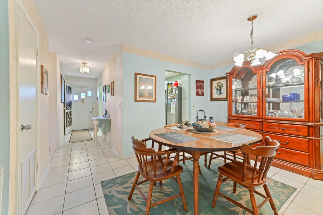 For Sale: $199,900 (2 beds, 2 baths, 1324 Square Feet)