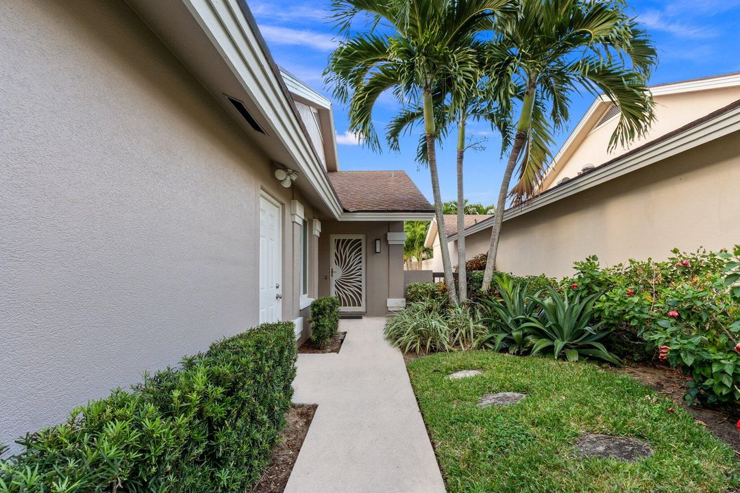 For Sale: $969,000 (3 beds, 2 baths, 1889 Square Feet)