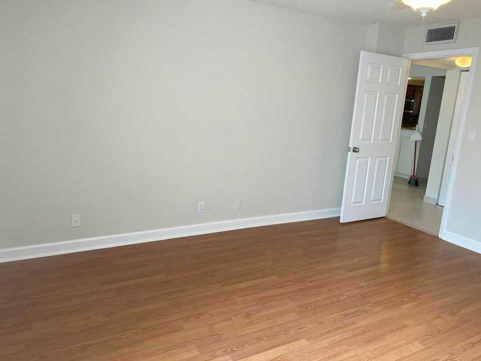 For Sale: $439,000 (2 beds, 2 baths, 1130 Square Feet)