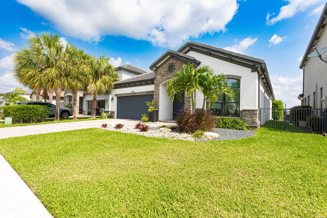 For Sale: $720,000 (3 beds, 2 baths, 2049 Square Feet)