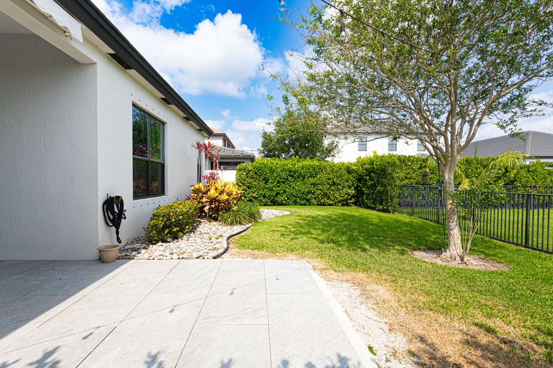 For Sale: $720,000 (3 beds, 2 baths, 2049 Square Feet)