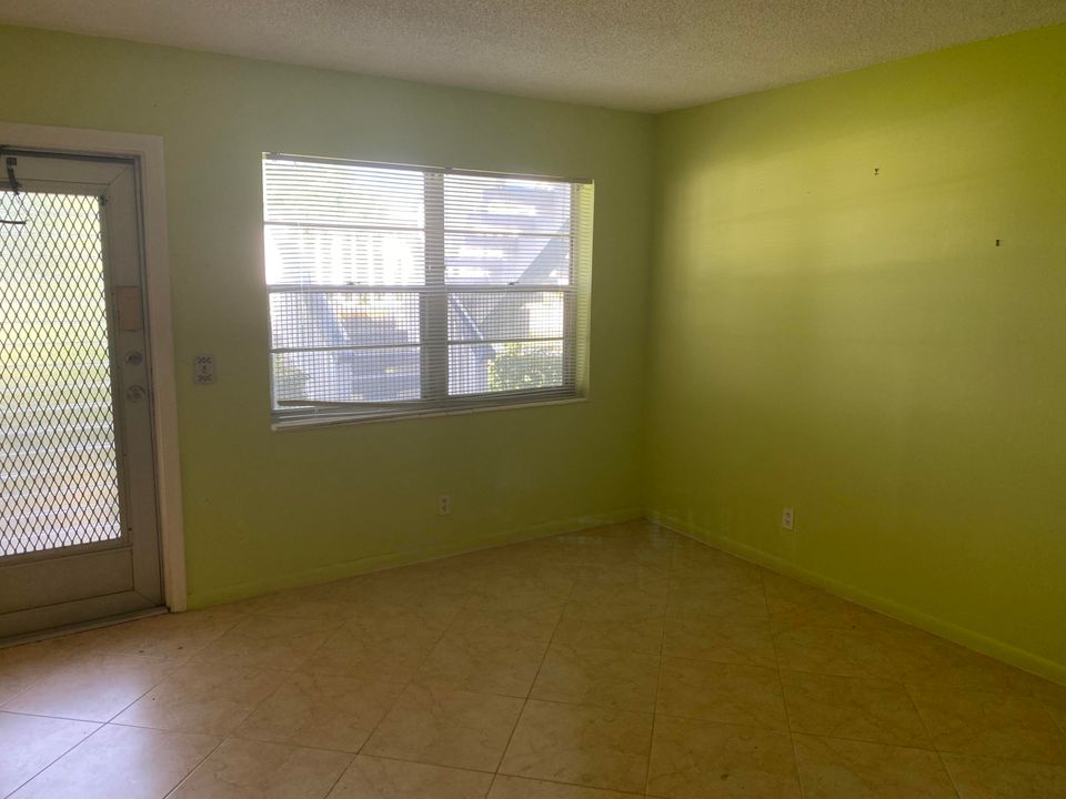 For Sale: $130,000 (2 beds, 1 baths, 798 Square Feet)