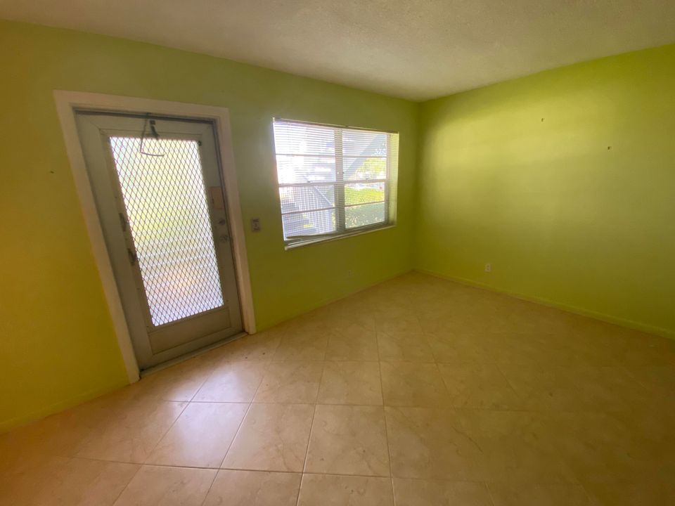 For Sale: $130,000 (2 beds, 1 baths, 798 Square Feet)