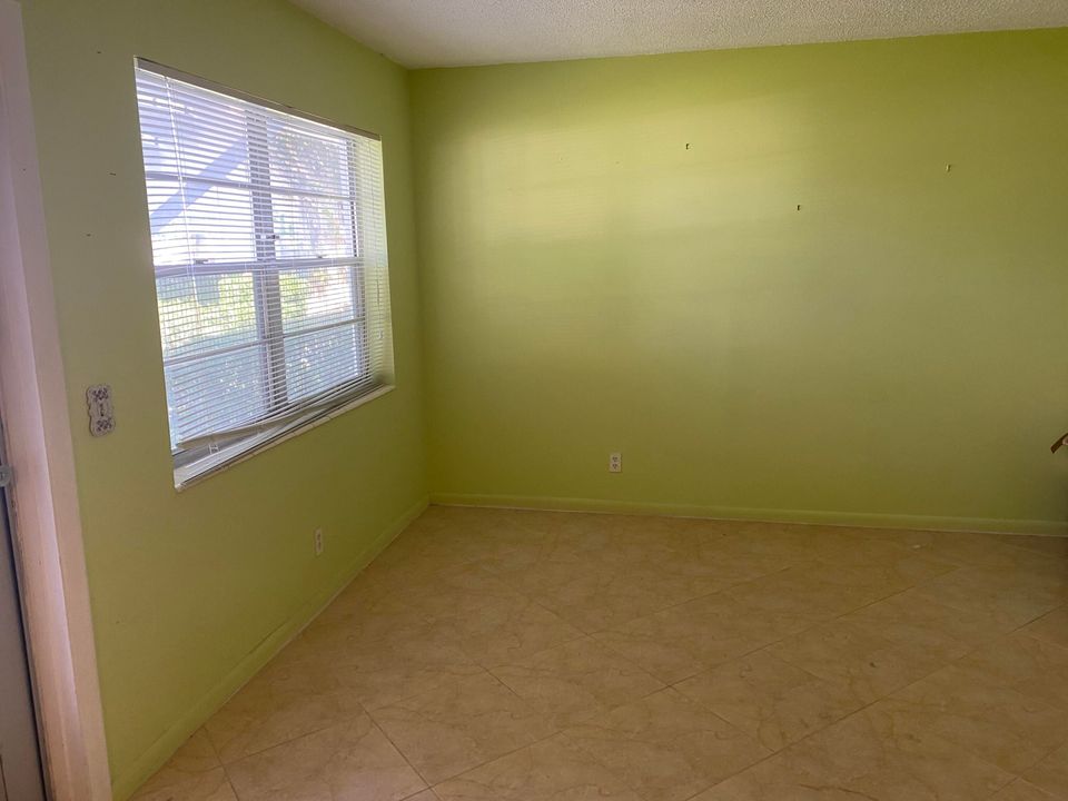 For Sale: $130,000 (2 beds, 1 baths, 798 Square Feet)