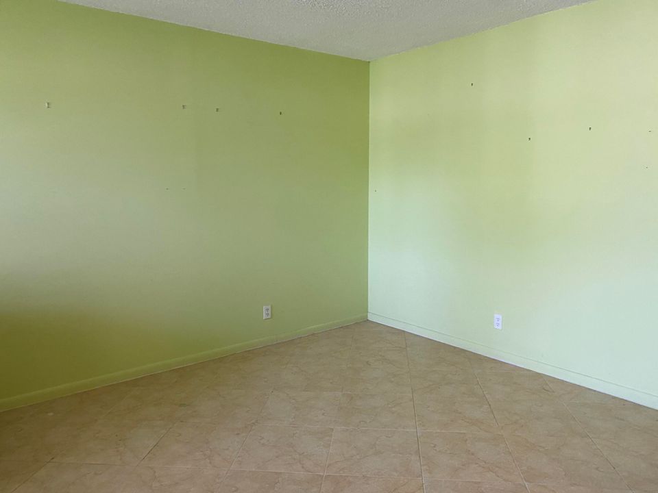 For Sale: $130,000 (2 beds, 1 baths, 798 Square Feet)