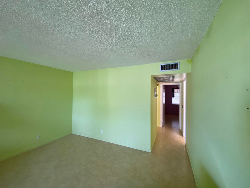 For Sale: $130,000 (2 beds, 1 baths, 798 Square Feet)